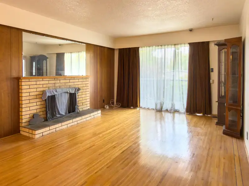 2346 E 33RD AVENUE - photo 4 of 23