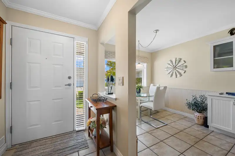 10 17516 4 AVENUE - photo 4 of 36