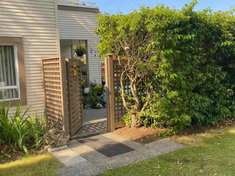 104 15991 THRIFT AVENUE - photo 2 of 29