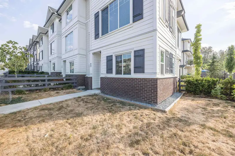 46 11272 240 STREET - photo 3 of 32