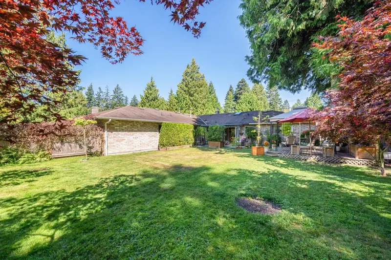 12332 24 AVENUE - photo 3 of 25