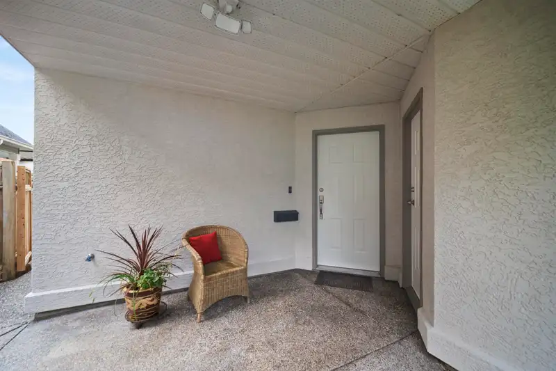 15582 RUSSELL AVENUE - photo 4 of 38