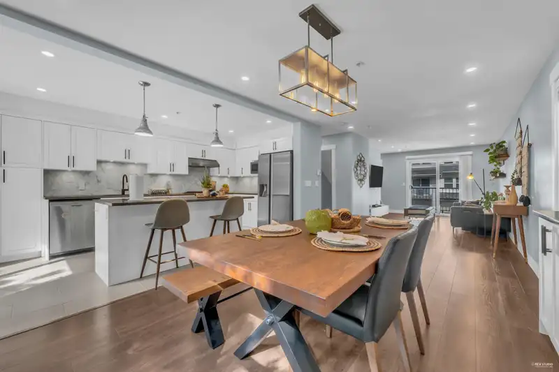 18 1260 RIVERSIDE DRIVE - photo 1 of 38