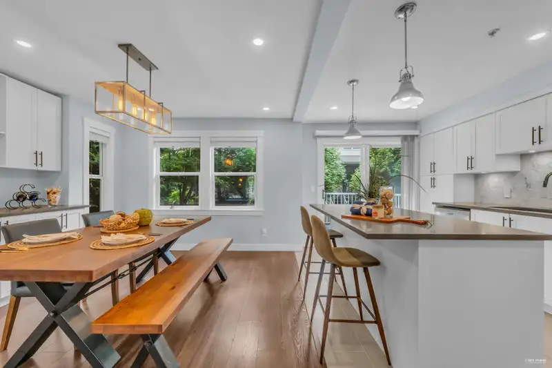 18 1260 RIVERSIDE DRIVE - photo 2 of 38