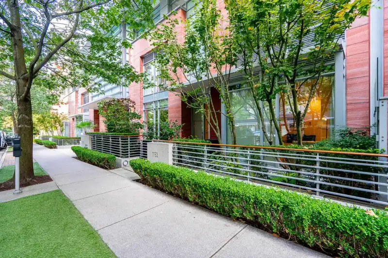1163 W CORDOVA STREET - photo 1 of 25