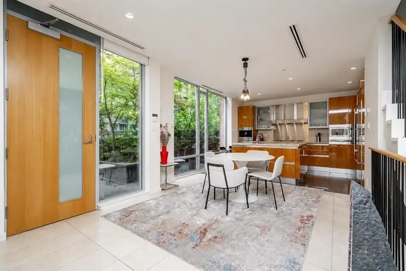 1163 W CORDOVA STREET - photo 2 of 25