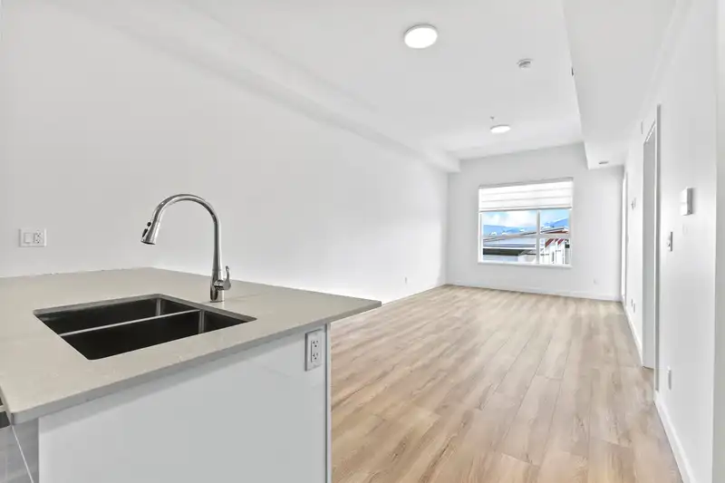 510 11913 BURNETT STREET - photo 3 of 20
