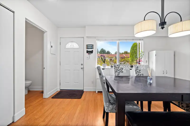 107 9700 GLENACRES DRIVE - photo 4 of 28