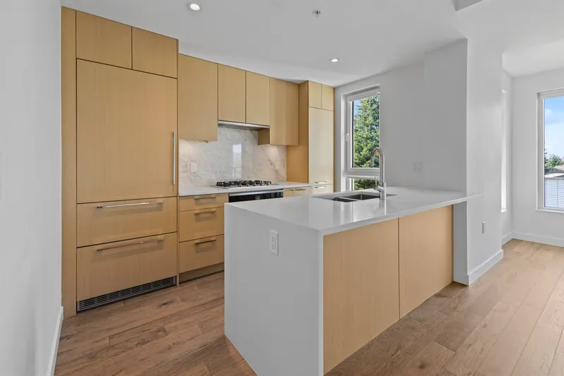 307 5383 CAMBIE STREET - photo 4 of 20