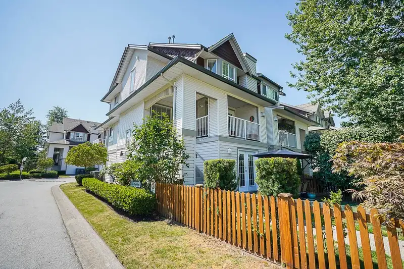 18602 65 AVENUE - photo 1 of 33