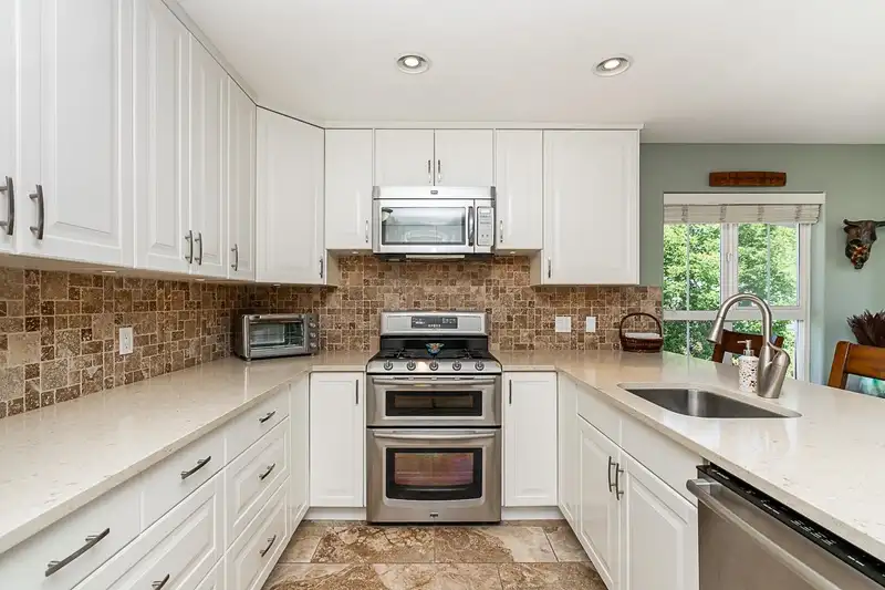 18602 65 AVENUE - photo 4 of 33