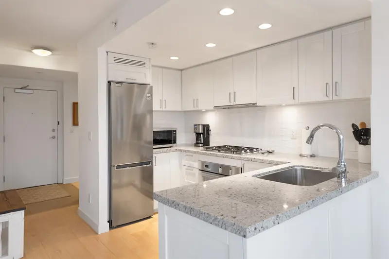 1305 1133 HOMER STREET - photo 4 of 25