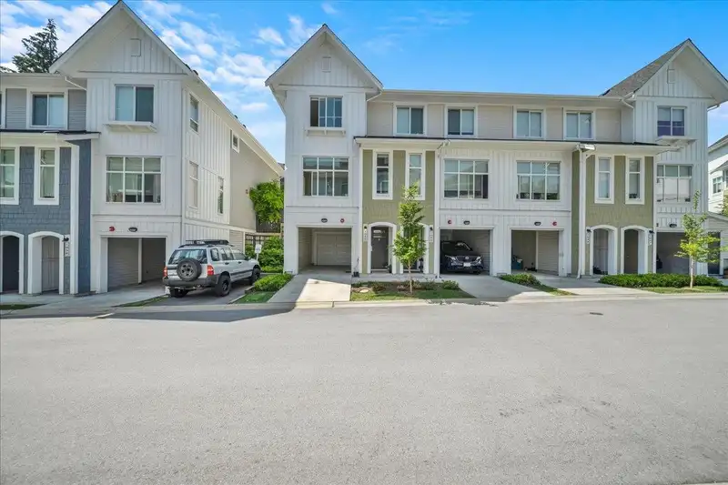 1050 11280 PAZARENA PLACE - photo 4 of 37