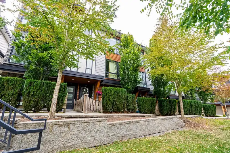 90 16488 64 AVENUE - photo 4 of 35