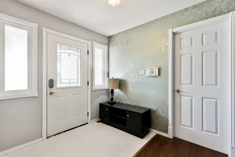 19727 WILDWOOD CRESCENT - photo 4 of 40