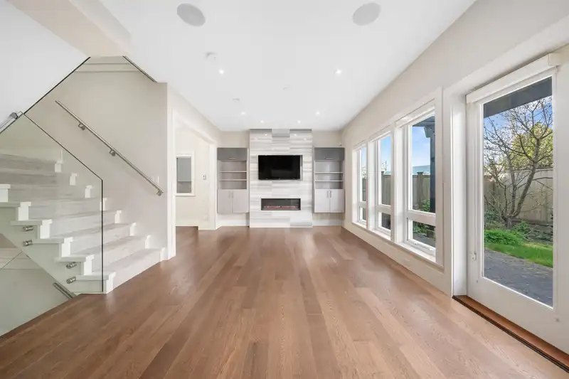 2 330 W 14TH STREET - photo 3 of 30