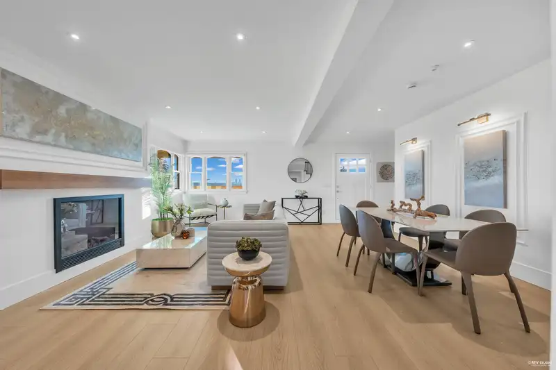 103 1125 CARTIER AVENUE - photo 2 of 31
