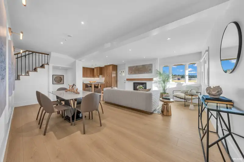 103 1125 CARTIER AVENUE - photo 4 of 31