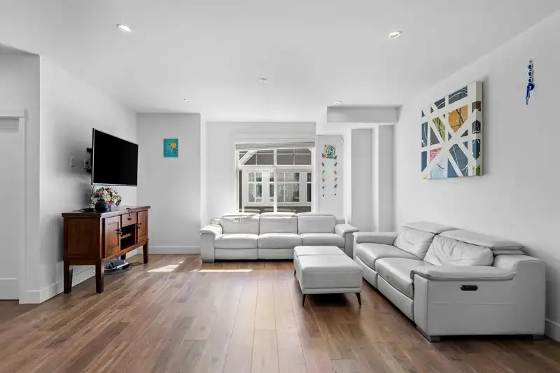 16 14541 WINTER CRESCENT - photo 2 of 38