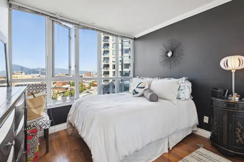 1206 63 KEEFER PLACE - photo 1 of 30