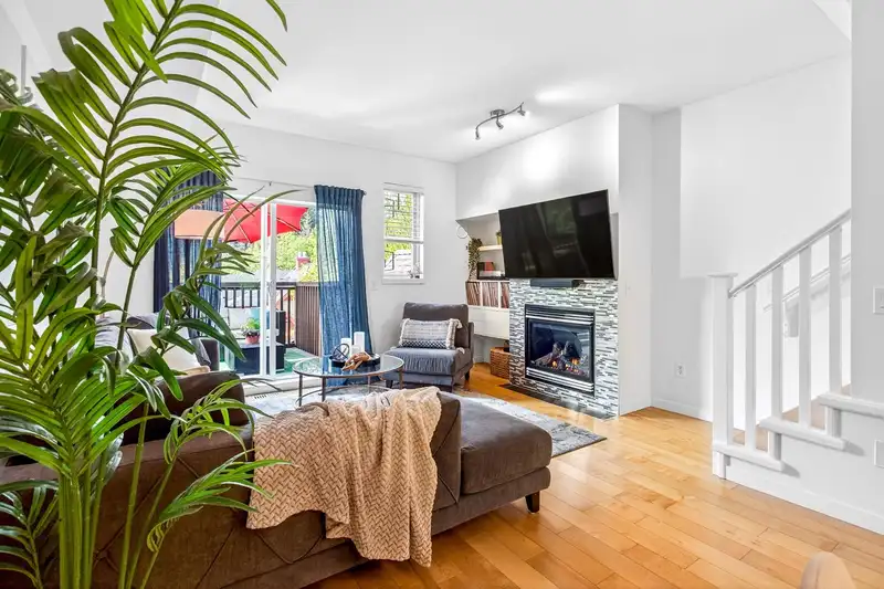 81 2000 PANORAMA DRIVE - photo 4 of 40