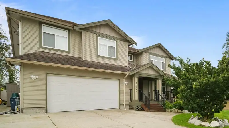 20370 WANSTEAD STREET - photo 2 of 30