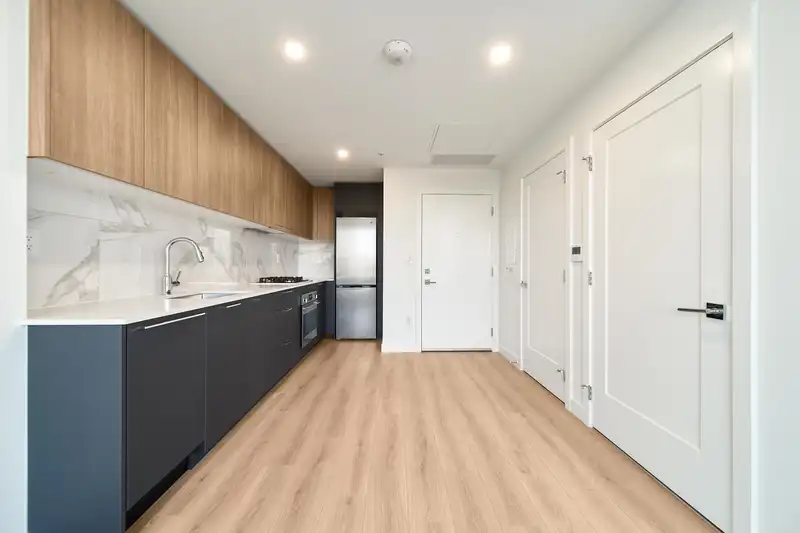 502 8551 201 STREET - photo 2 of 11