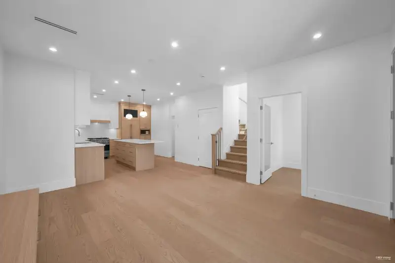 3675 E 48TH AVENUE - photo 3 of 29