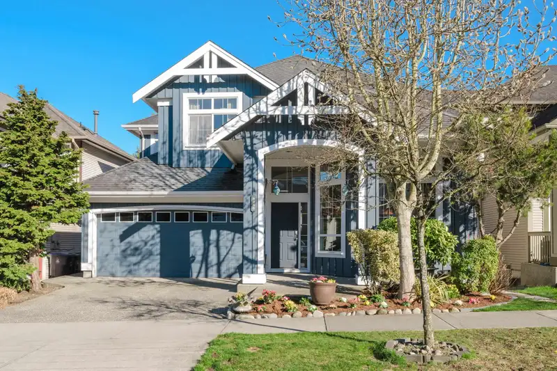 6066 165 STREET - photo 1 of 40
