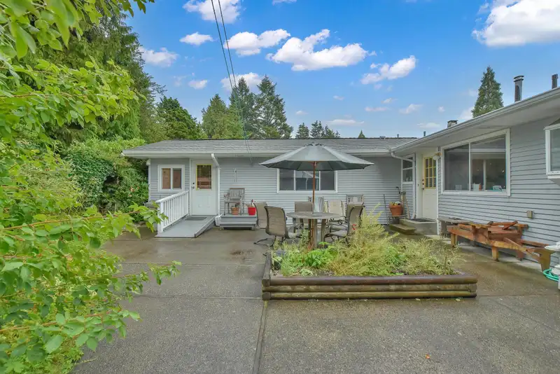 918 PACIFIC DRIVE - photo 3 of 28