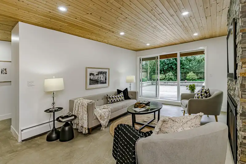 209 2336 WALL STREET - photo 3 of 37