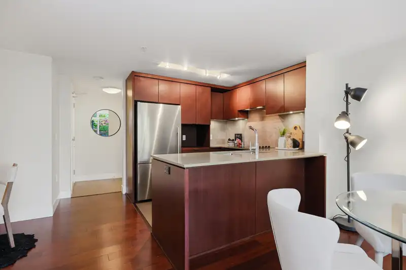 205 158 W 13TH STREET - photo 2 of 35