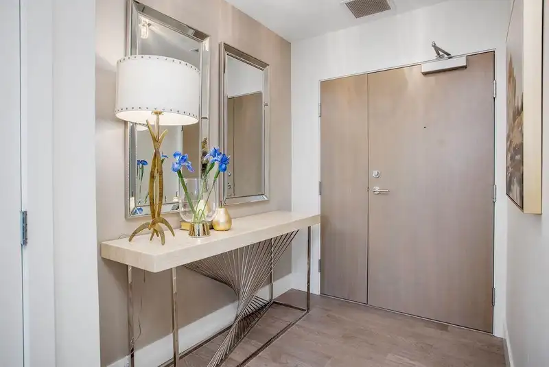 2801 680 SEYLYNN CRESCENT - photo 2 of 32