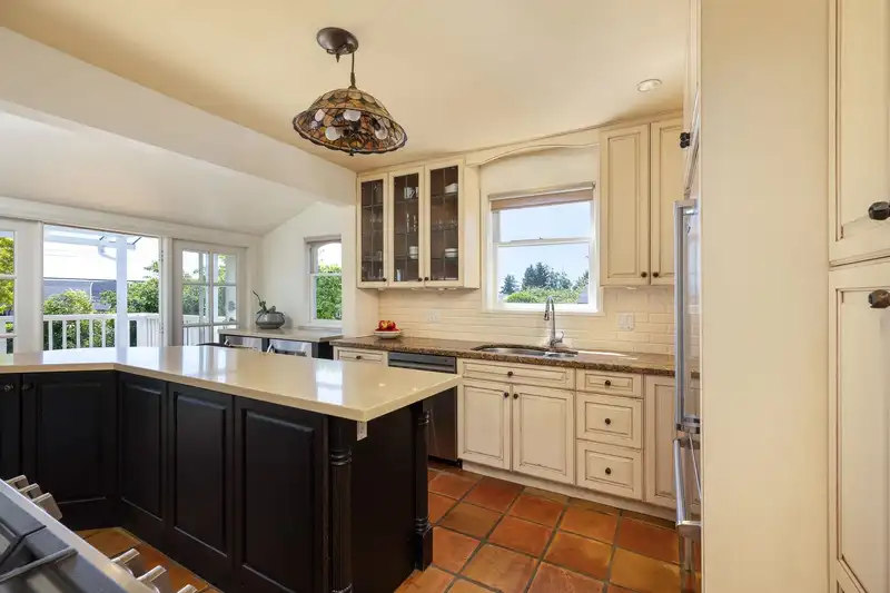2308 INGLEWOOD AVENUE - photo 4 of 38