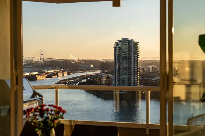 1605 1065 QUAYSIDE DRIVE - photo 1 of 40
