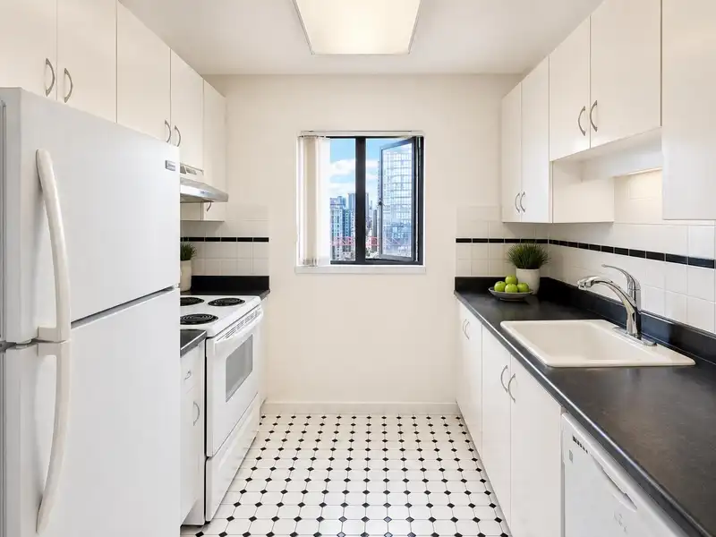 2403 1155 HOMER STREET - photo 4 of 7