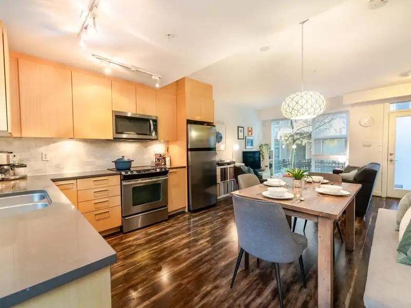 2326 WINDSOR STREET - photo 3 of 35