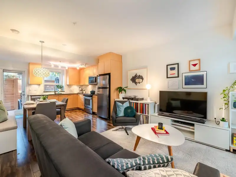 2326 WINDSOR STREET - photo 4 of 35