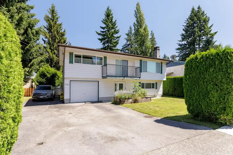 952 GLENAYRE DRIVE - photo 1 of 32