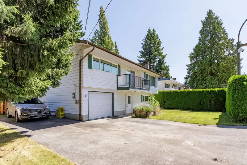 952 GLENAYRE DRIVE - photo 2 of 32