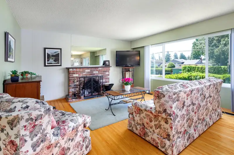952 GLENAYRE DRIVE - photo 4 of 32