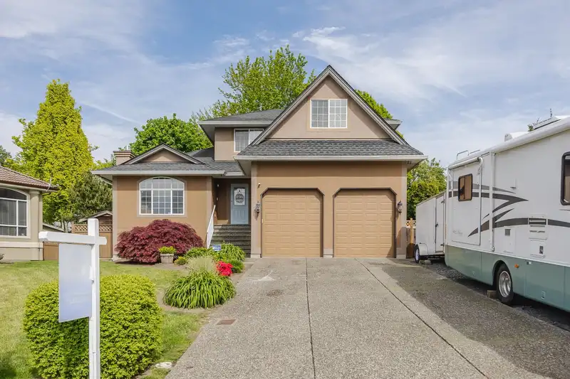 6476 CLAYTONWOOD COURT - photo 1 of 40