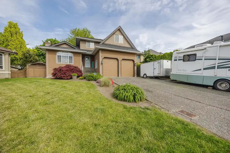 6476 CLAYTONWOOD COURT - photo 2 of 40