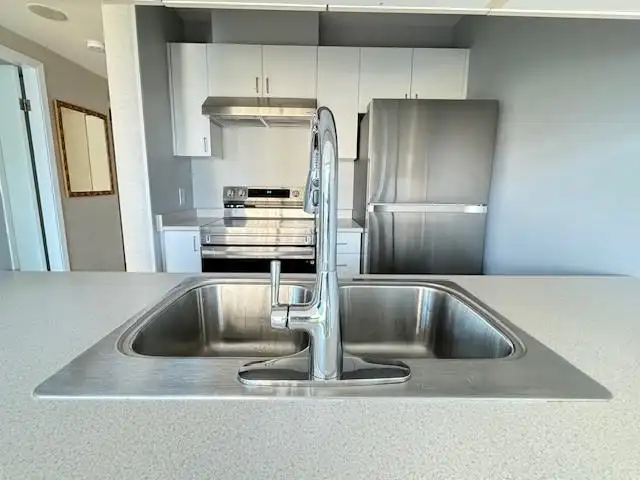 2405 438 SEYMOUR STREET - photo 4 of 9