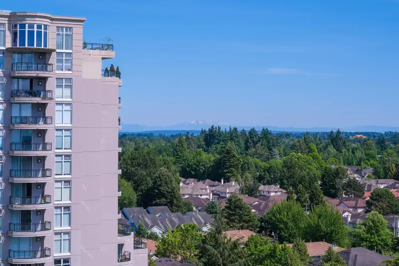 1610 8288 GRANVILLE AVENUE - photo 4 of 40