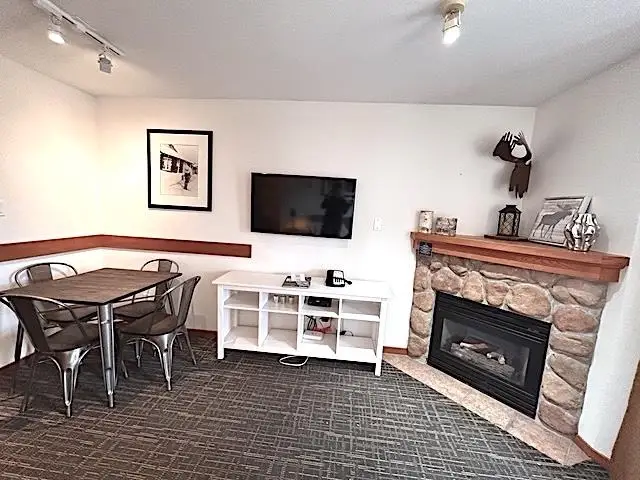 633 4315 NORTHLANDS BOULEVARD - photo 3 of 18