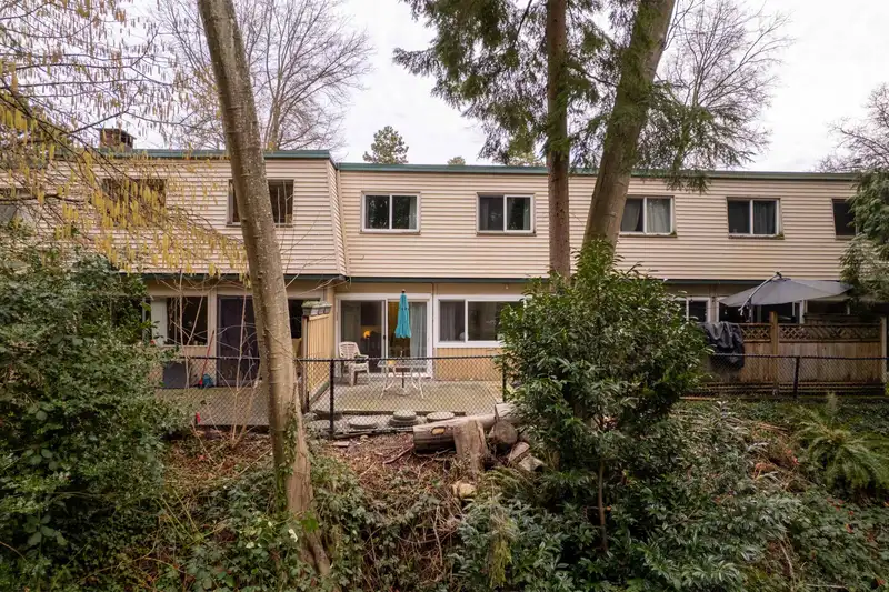 847 WESTVIEW CRESCENT - photo 1 of 35