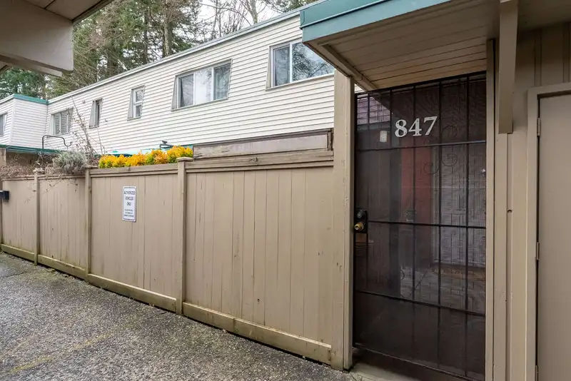 847 WESTVIEW CRESCENT - photo 3 of 35
