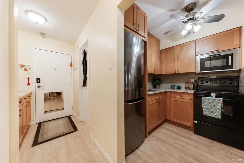 210 1545 E 2ND AVENUE - photo 3 of 16