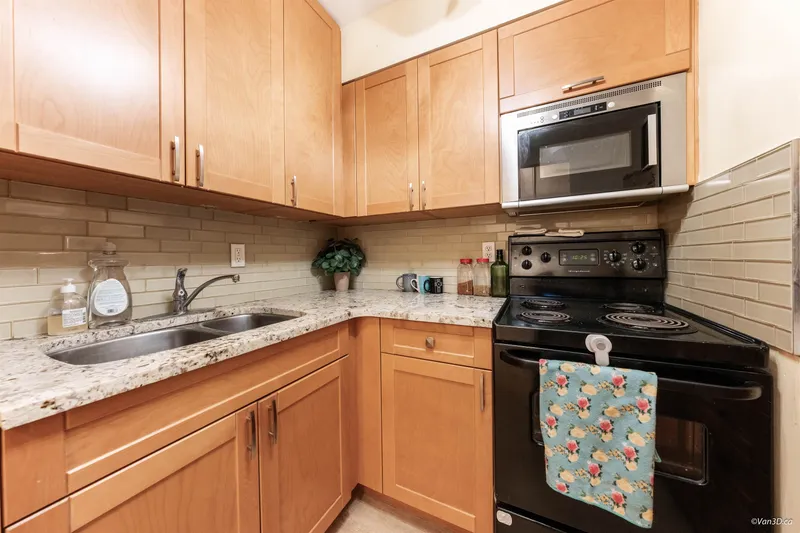 210 1545 E 2ND AVENUE - photo 4 of 16